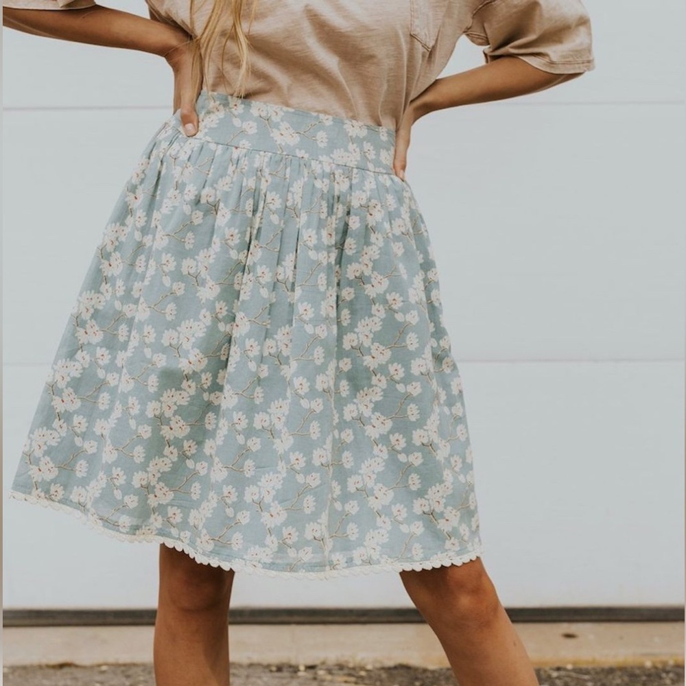 Roolee Kahana Floral Skirt. Size small.